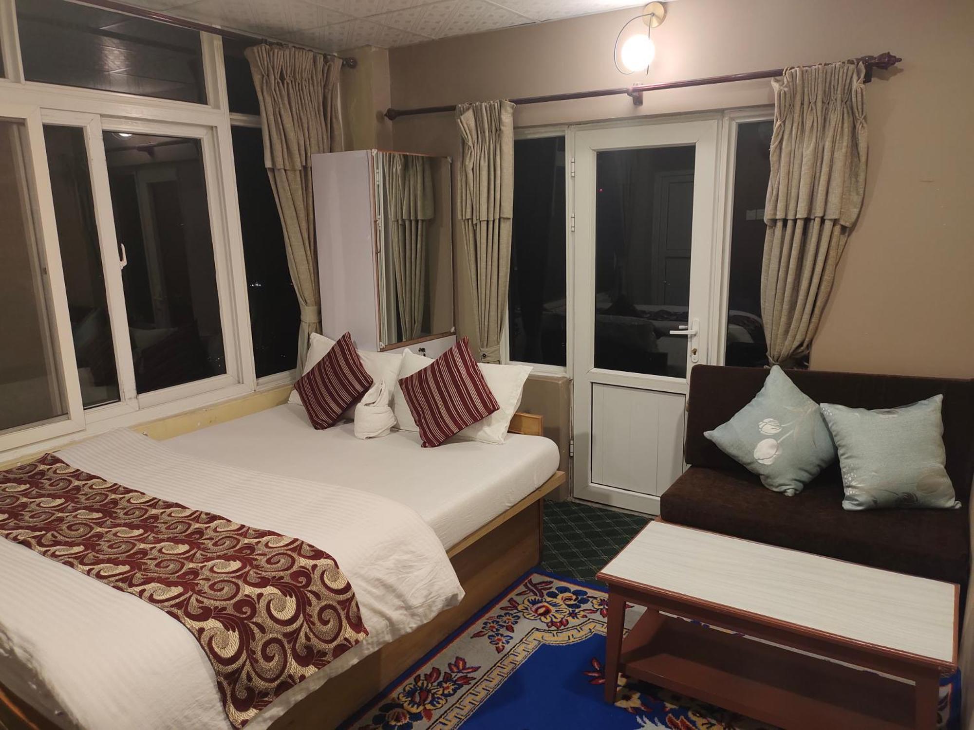 Hotel High Ground Inn Sarangkot Pokhara Kültér fotó