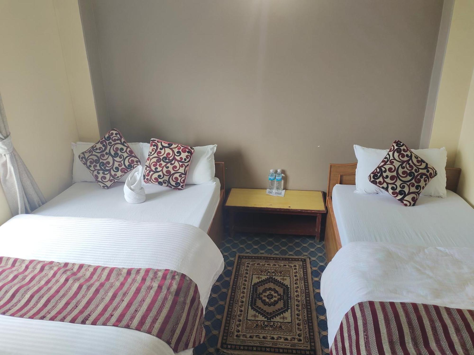 Hotel High Ground Inn Sarangkot Pokhara Szoba fotó