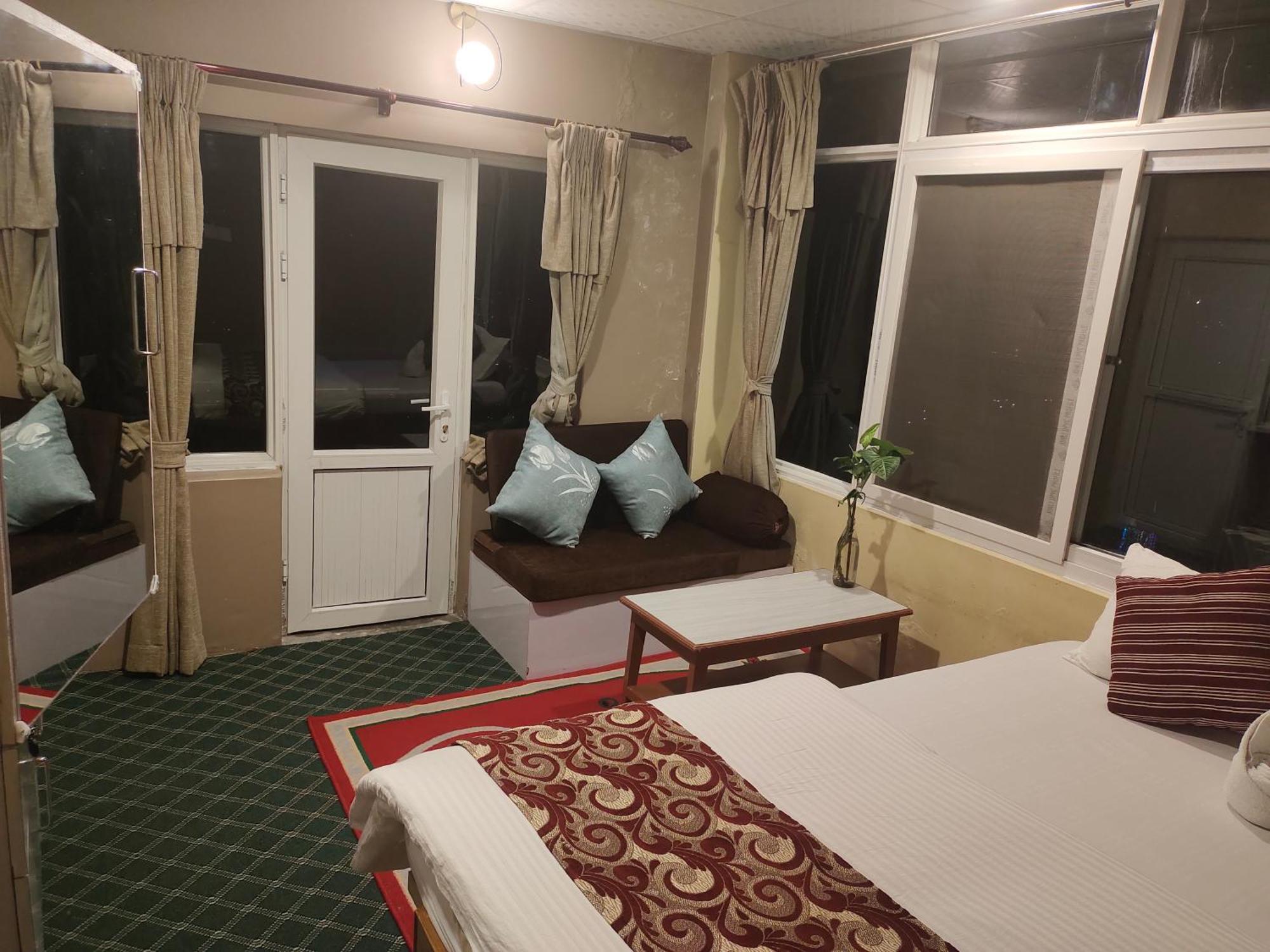 Hotel High Ground Inn Sarangkot Pokhara Kültér fotó